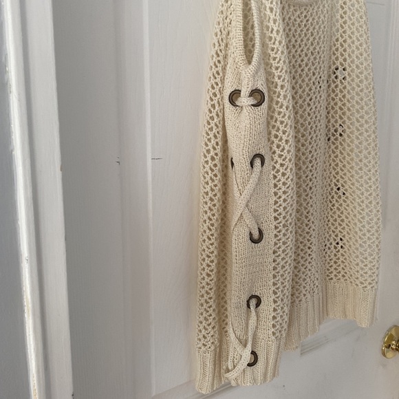New cream top with side ties-smoke free home - Picture 2 of 4